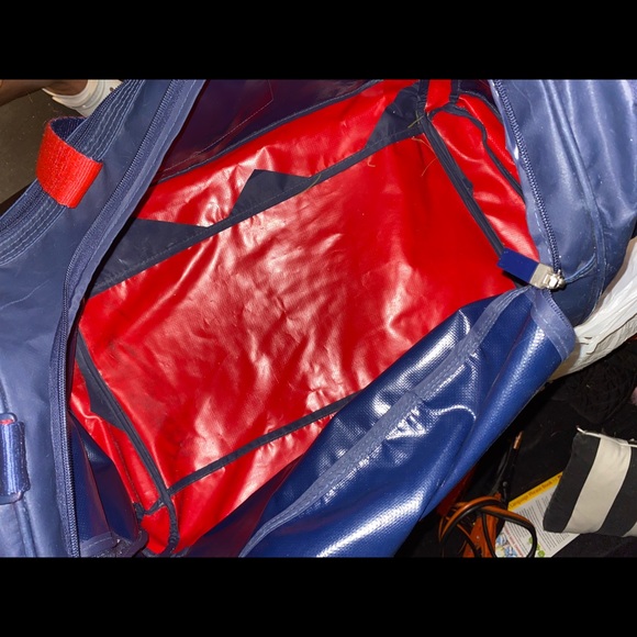 Tommy Hilfiger duffel bag - Picture 4 of 8